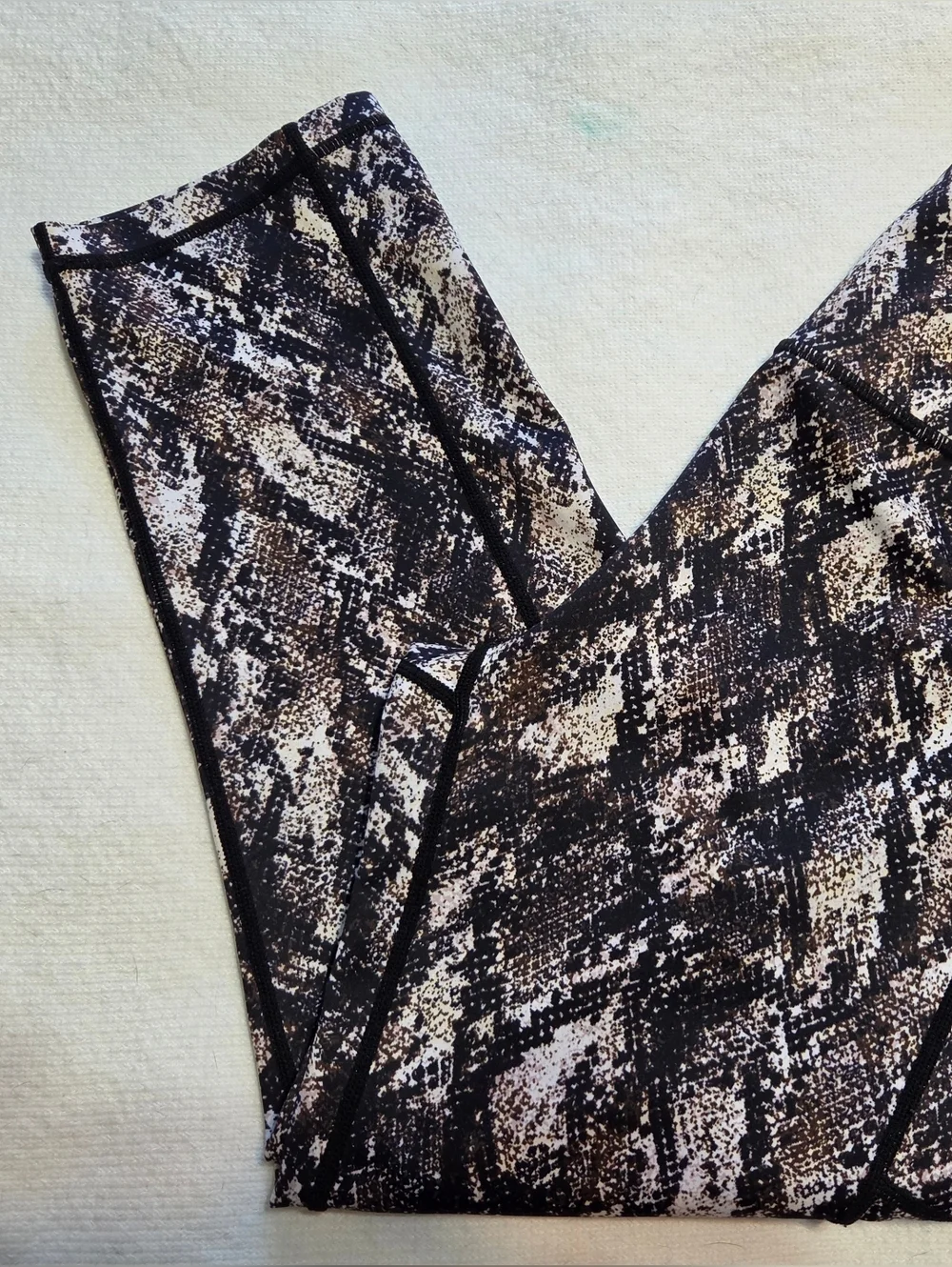 Constantly Varied Gear Women's Snake-Print Leggings  Brown/Black. Sz L Like New